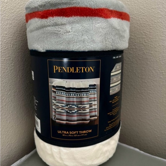 Pendleton Gray and Red Ultra Soft Throw - Picture 1 of 1